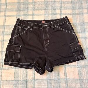 Dickies Black Cargo Shorts with Classic Design